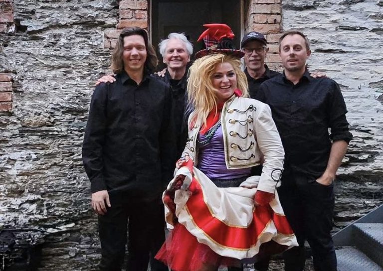 "True Colors"- Tiny Room Concert