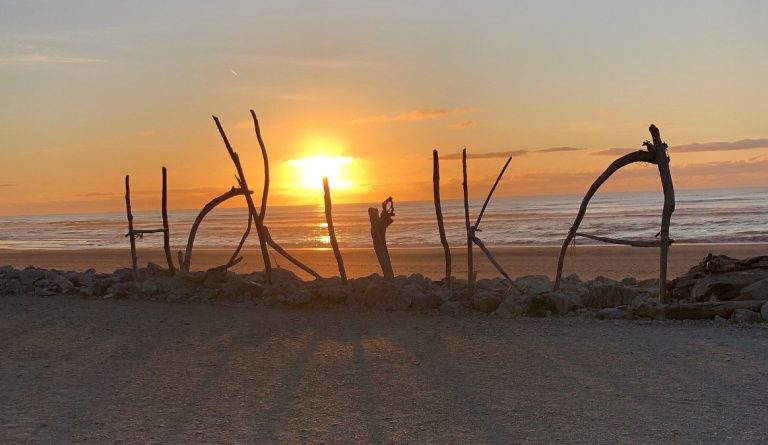 Hokitika Beach1 768x445