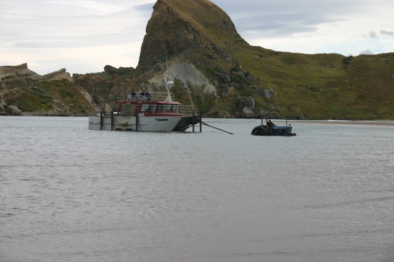 Loading fishing boat in the lagoon panoramio 768x510
