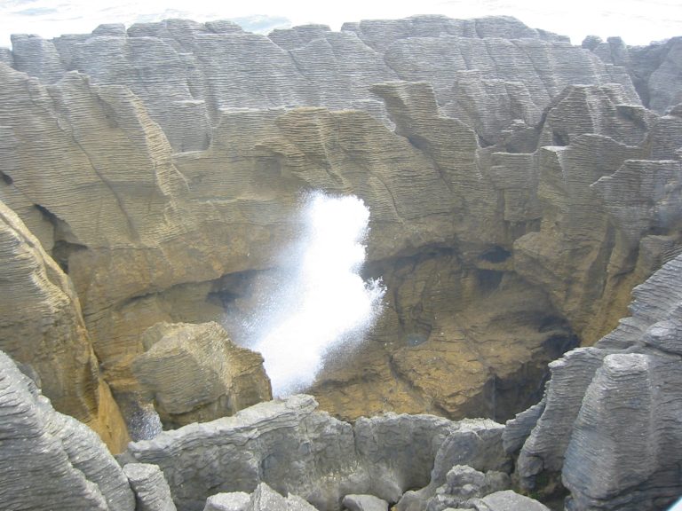 Pancake rocks Blowholes 768x576